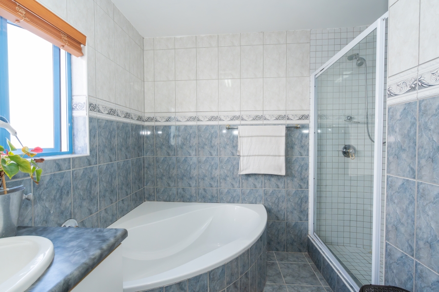 4 Bedroom Property for Sale in Paradise Beach Western Cape